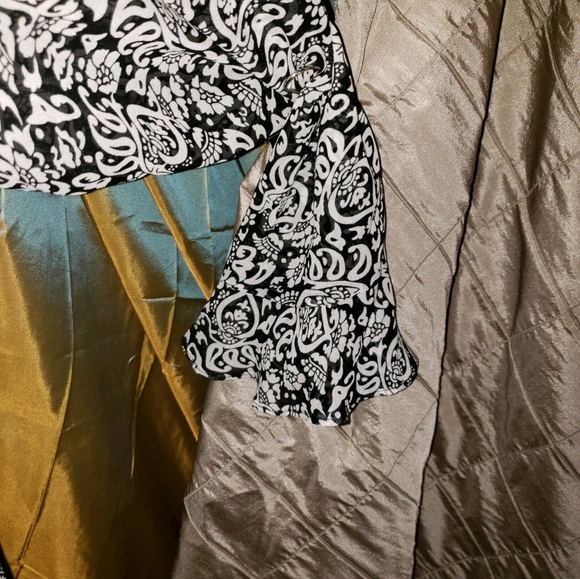 Top - Picture 2 of 2